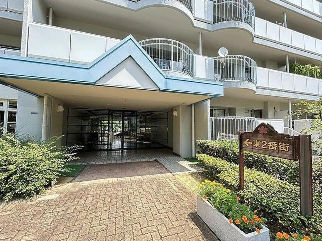 メイプルパークスクエア東弐番街のエントランス|エントランス■物件内覧・資金計画相談・住宅ローン相談、リフォーム相談、お問合せ受付中■
※当日・翌日のご内覧、ご相談はお電話でのお問合せがスムーズです！