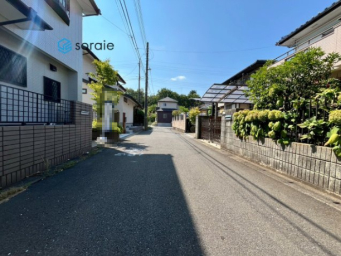 狭山市南入曽２期　リノベーション住宅の前面道路含む現地写真