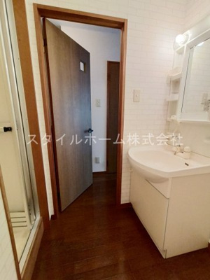 【玄関】 | ウイングコート東小田原B | 別部屋写真です。
