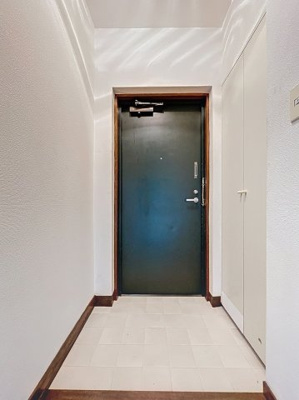 【玄関】 | カーサ国立 | 月額管理料無料！賃貸管理はアブレイズパートナーズにお任せを！