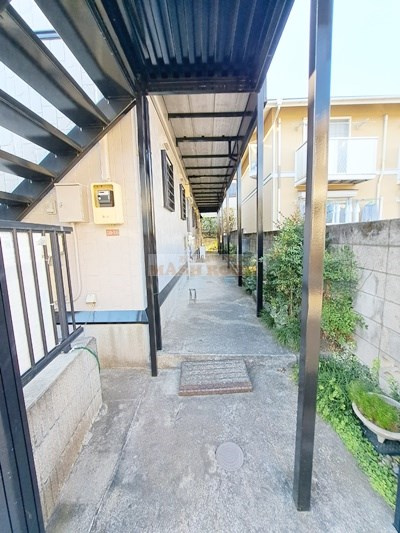ハイライフB棟のエントランス