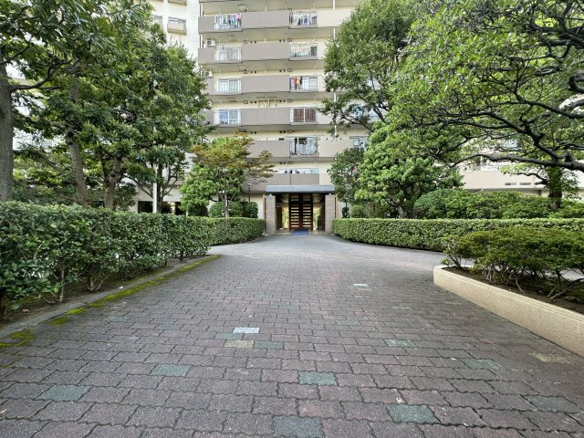 ファミール浜園の周辺|緑豊かなエントランスです♪