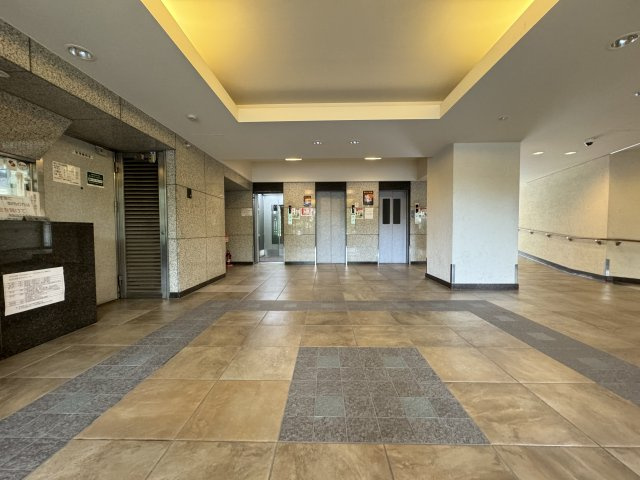 ファミール浜園のエントランス|高級感のあるエントランスです♪