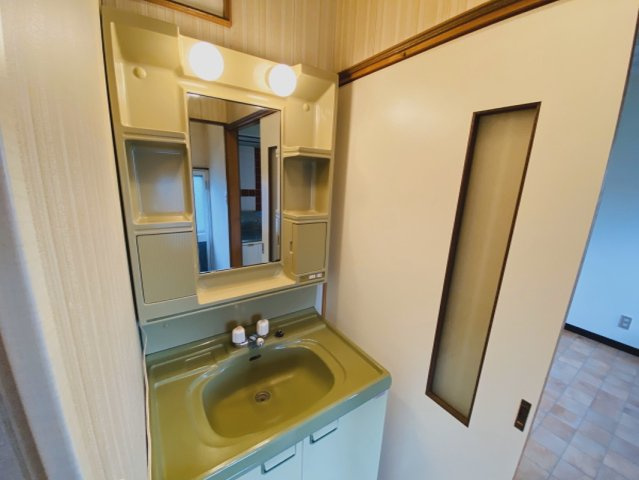 上川町花園戸建の独立洗面台|独立洗面台、朝の身支度には欠かせません