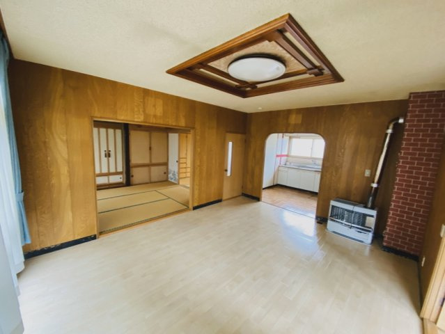 上川町花園戸建の居間・リビング