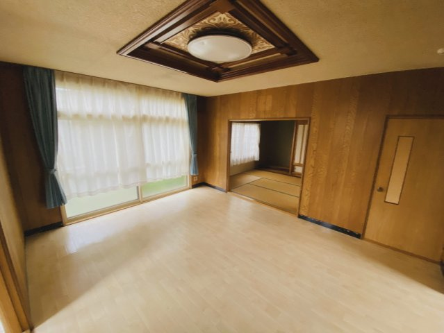 上川町花園戸建の居間・リビング