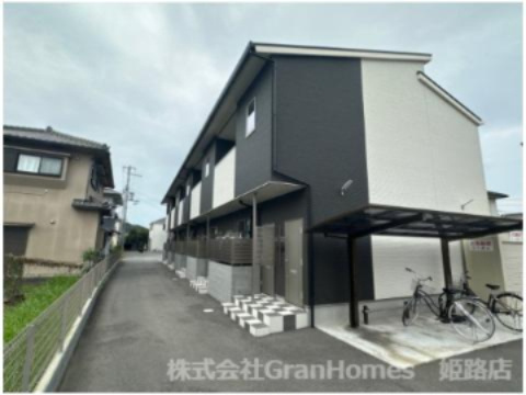 クリスタルハイツ土山の外観