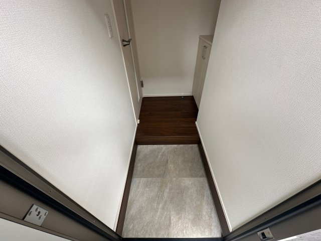 クリスタルハイツ土山の玄関