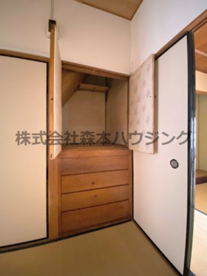 【収納】 | 　門真市末広町2貸家 | 便利な階段下収納です