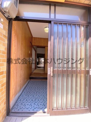 【内装】 | 　門真市末広町2貸家 | 内装は落ち着いています