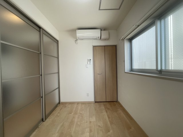 ＫＳ駅前ビルの洋室