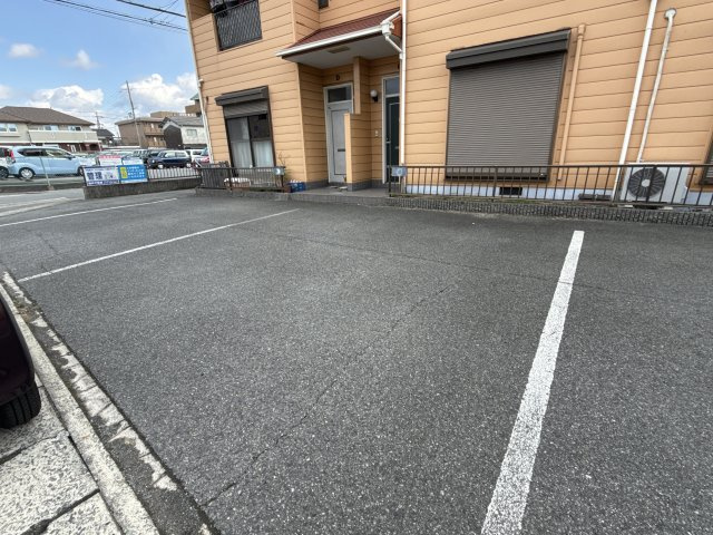 プランドールＦの駐車場