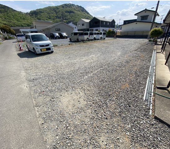 御山検田貸家-東の駐車場