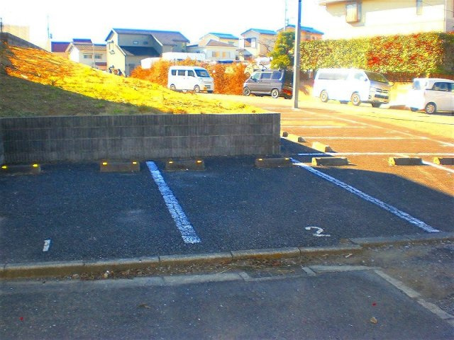 レオパレスMidoriⅢの駐車場|画像6