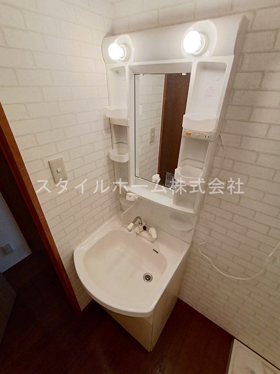 ウイングコート東小田原Bの洗面所|別部屋写真です。