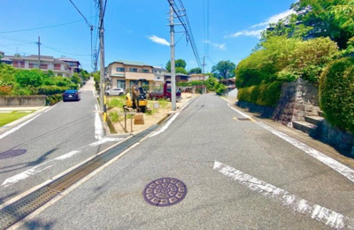 【前面道路含む現地写真】 | Terrechez守山区翠松園2期全2号棟＜新築一戸建て仲介手数料無料＞ | 前面道路含む現地写真です