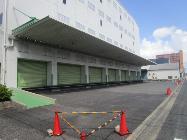 江戸川区松江１丁目の倉庫の外観