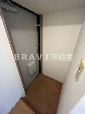 クリザンテーメ大手前　BRAVI不動産の玄関|【クリザンテーメ大手前】シンプルで使いやすい玄関です