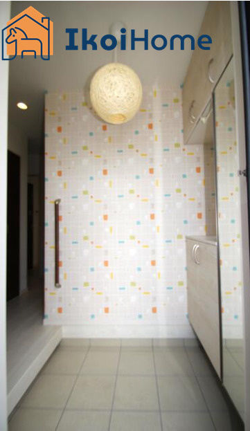 神戸市西区持子３丁目　中古一戸建のエントランス|●年中無休：当日予約可●　玄関には靴をたくさん収納できるシューズボックスが完備されています。