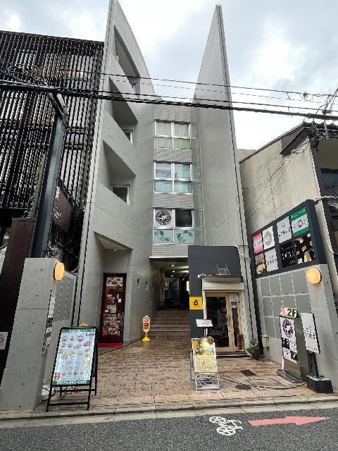 集栄堂ビル三階の外観