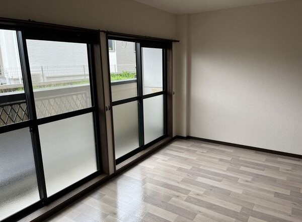 プロミネンス涼松の居間・リビング