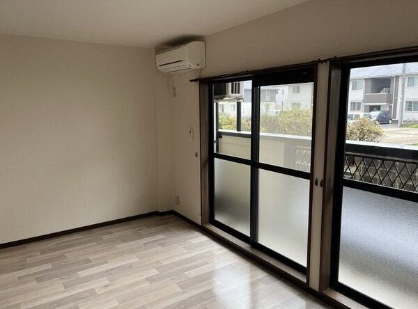 プロミネンス涼松の居間・リビング