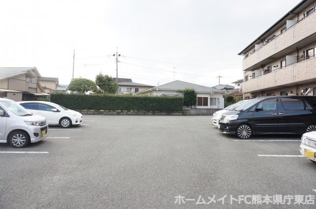 熊本市東区花立３丁目のアパートの駐車場