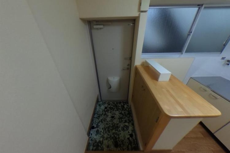 日の出マンションの玄関|物件の画像6