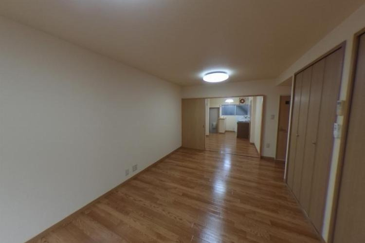 日の出マンションの居間・リビング|物件の画像11