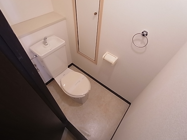 神戸市長田区浜添通２丁目の賃貸マンションのトイレ