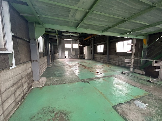 緑区大高工場の駐車場