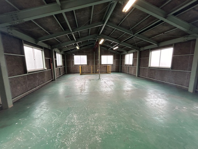 緑区大高工場の駐車場