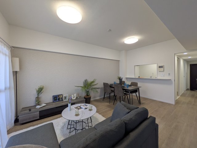 【居間・リビング】 | ☆ホームステージングしています。家具は撮影用です。