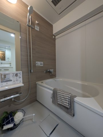 【浴室】 | 半身浴もゆっくり楽しめる広々浴室