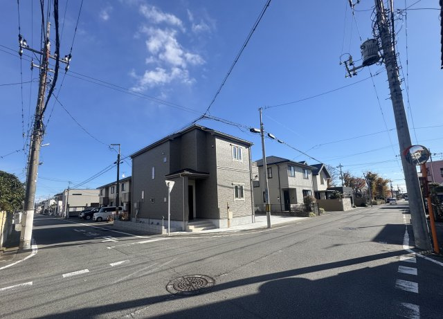 新築　高崎市八千代町3期　Heartful　Town　1号棟の前面道路含む現地写真|北側接道幅員約5.9ｍ　西側接道幅員約8ｍ