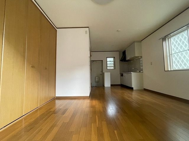 【寝室】 | ブルースカイ