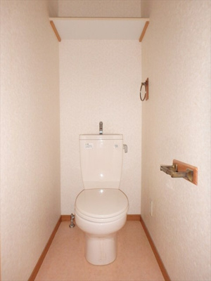 【トイレ】 | ネイ・クラルテ | 別部屋写真です。