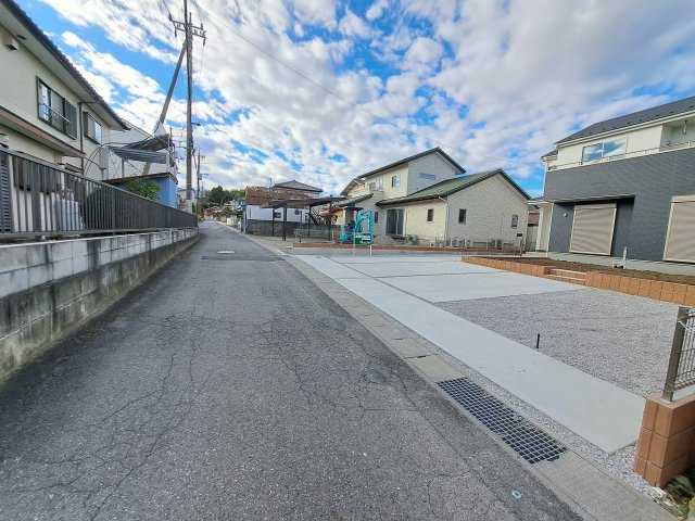 新築　渋川市金井第15　Livele Garden.S　1号棟の前面道路含む現地写真|現地写真　南側接道幅員約4ｍ