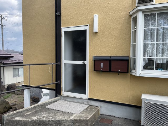 蔵王半郷テナント（事務所）の玄関