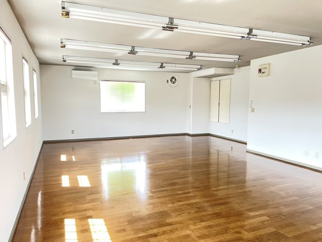 蔵王半郷テナント（事務所）の居間・リビング