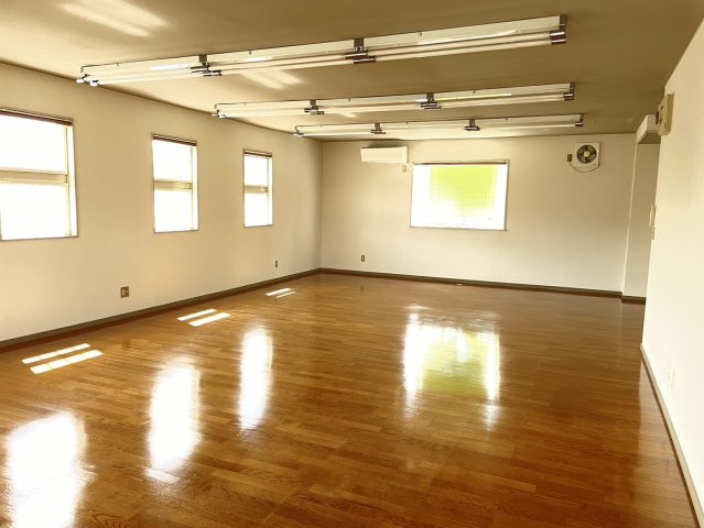 蔵王半郷テナント（事務所）の居間・リビング