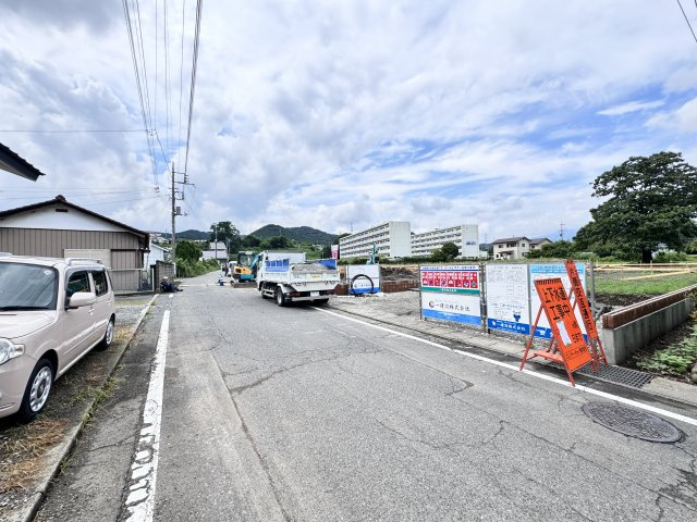 新築　渋川市金井第16　Livele Garden.S　2号棟の前面道路含む現地写真|現地写真　南側接道幅員約6.2ｍ