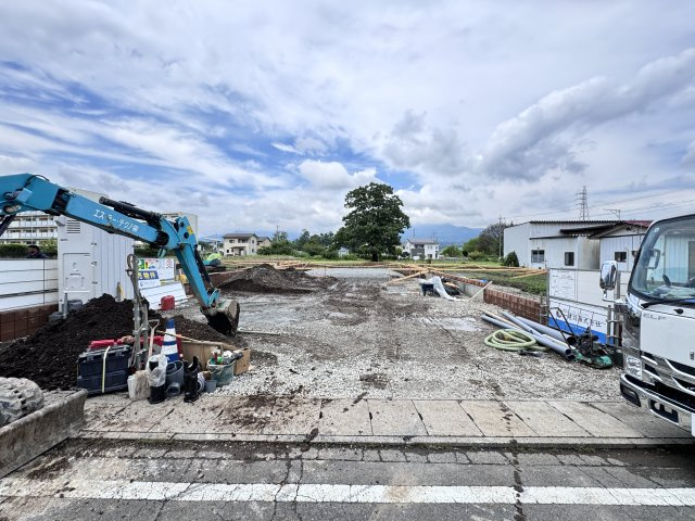 新築　渋川市金井第16　Livele Garden.S　2号棟の駐車場|現地写真　 駐車スペース広々！建物南側に並列で３台置けます♪					
