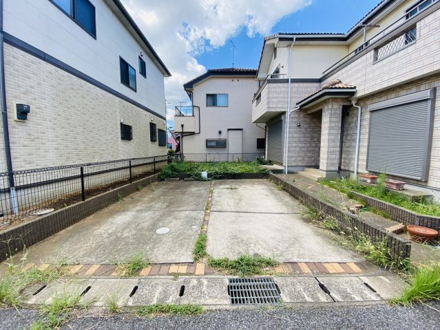 文違　中古戸建ての駐車場