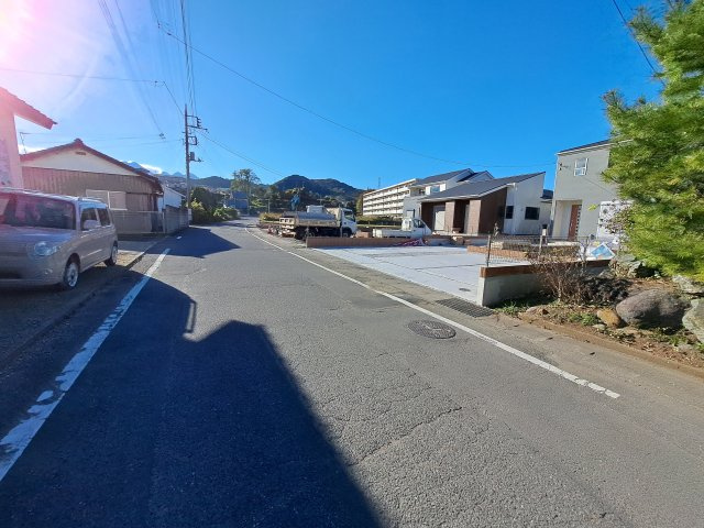 新築　渋川市金井第16　Livele Garden.S　3号棟の前面道路含む現地写真|現地写真　南側接道幅員約6.2ｍ