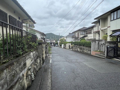 【前面道路含む現地写真】 | 水明台2丁目中古戸建 | 前面道路は交通量も少なく、広々！