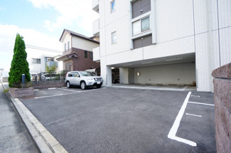 【駐車場】