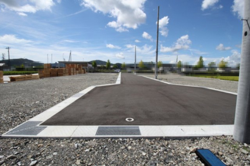 土佐市高岡町丙　3号地　建築条件なし　売土地（全9区画）の前面道路含む現地写真|北から南