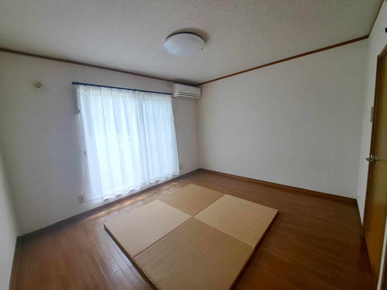 新潟市中央区明石２丁目のアパートの居間・リビング