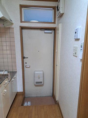 新潟市中央区明石２丁目のアパートの玄関